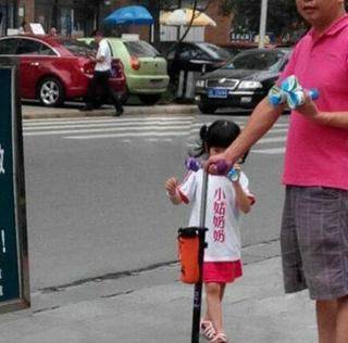 爆笑GIF:别看我个子小，我这速度可不是闹着玩的